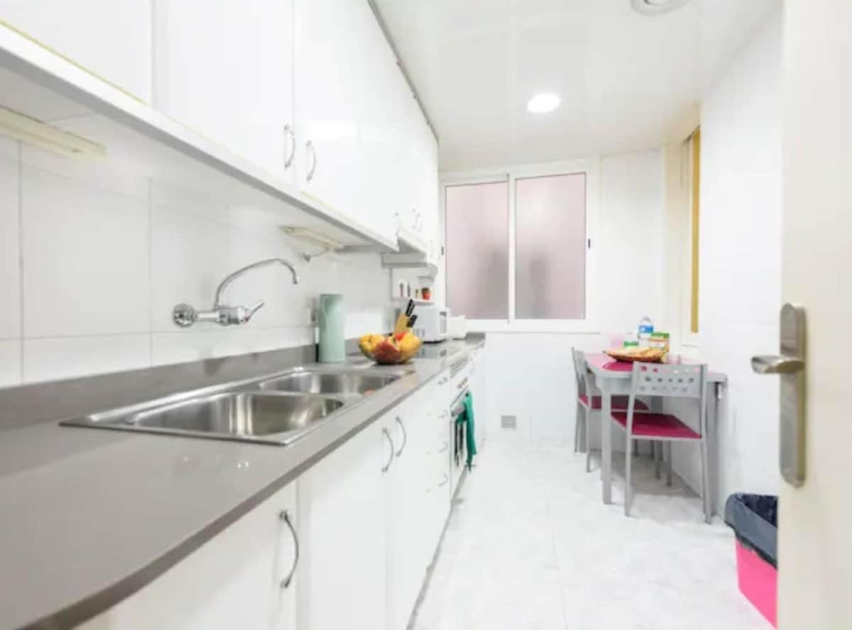 Ramblas Spacious & Design 4br Flat With Balcony 15m Ramblas * Barcelone